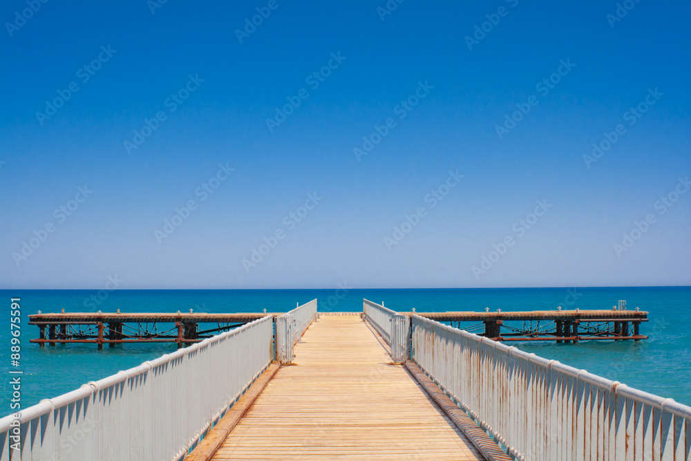 Fototapeta premium Steg, Pier raus ins Mittelmeer auf Zypern nahe Polis