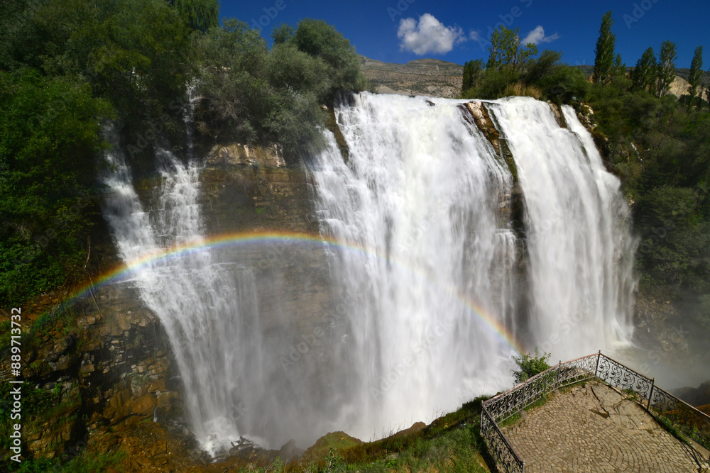 Fototapeta premium Tortum Waterfall, located in Erzurum, Turkey, is the largest waterfall in the country.