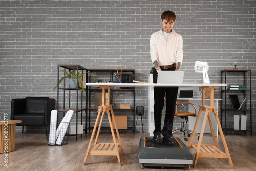 Handsome businessman workin...