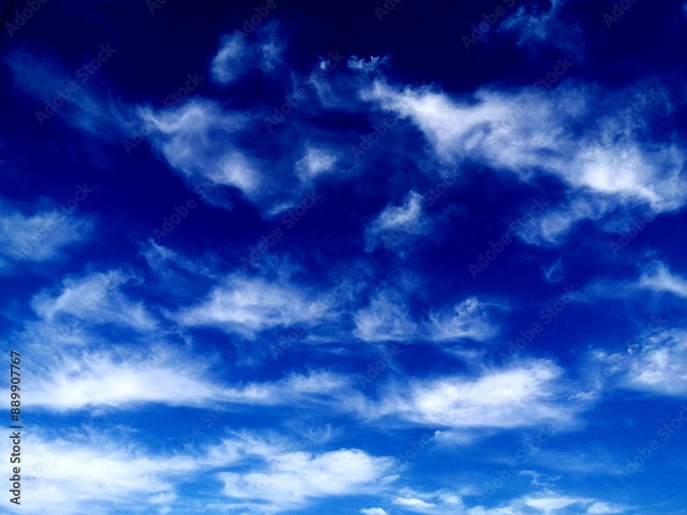 Obraz premium 印象的な空 青い空と白い雲