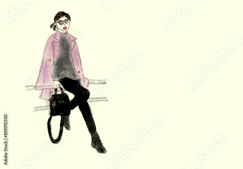 Foto ピンクのジャケットに黒いインナーと黒いパンツスタイルの40代パリジェンヌが、街中でフェンスに腰をかけている