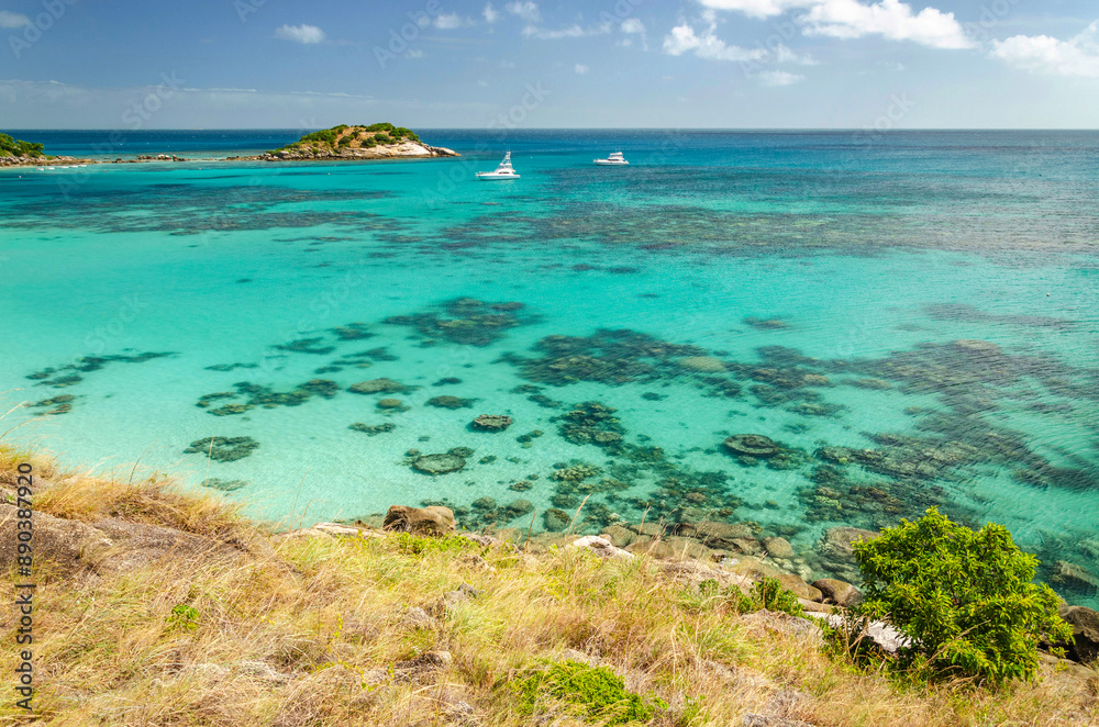 Obraz premium Picturesque tropical sandy Anchor Beach with turquoise water on Lizard Island. Lizard Island &nbsp;is located on Great Barrier Reef in north-east part of Queensland, Australia
