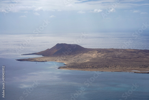 Panoramablick auf die Küste von Lanzarote mit Wolken photo