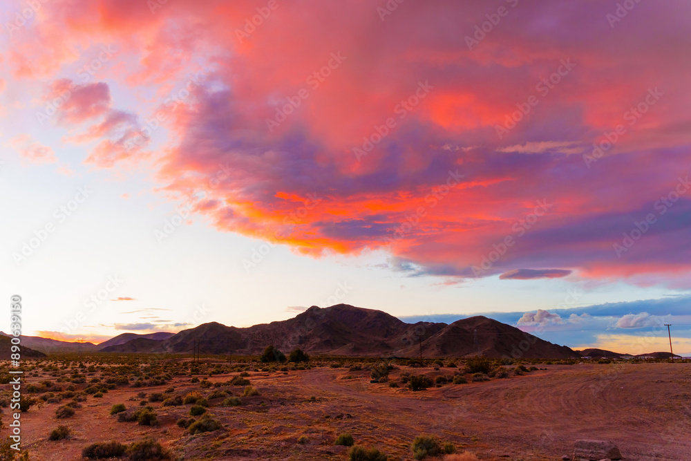 Fototapeta premium Majestic Clouds at Dusk over a Western American Landscape