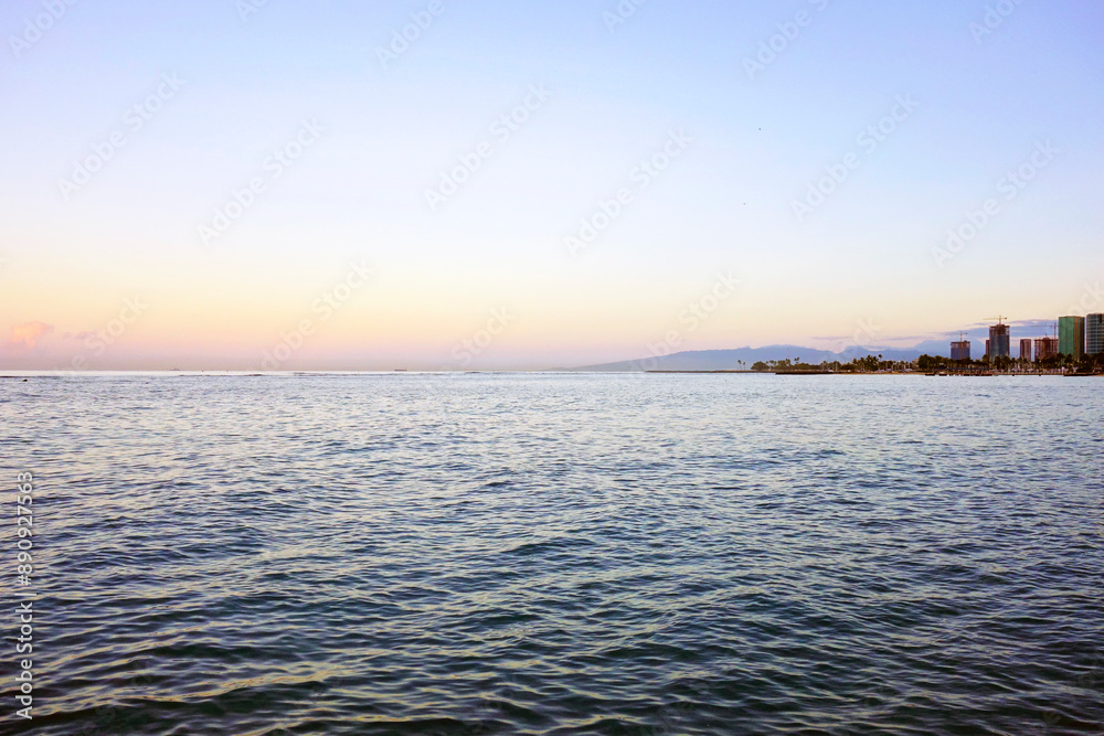Fototapeta premium ワイキキビーチの夜明け