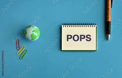 Φωτογραφία There is notebook with the word POPS