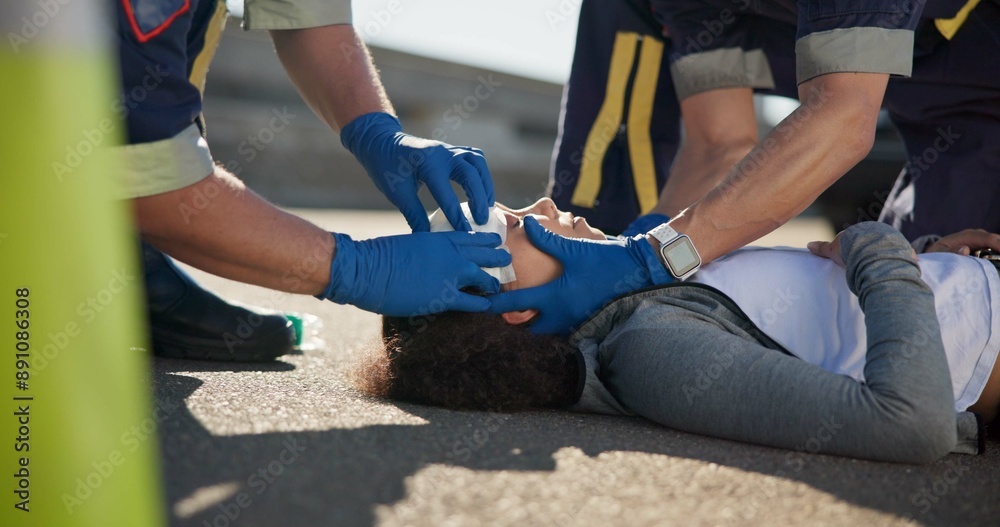 Φωτογραφία Paramedic, accident and hands on head injury on road in car crash emergency with healthcare people
