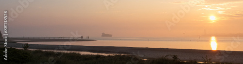 Kreuzfahrtschiff in der Kieler Förde vom Falckensteiner Strand in Friedrichsort im Sommer. photo