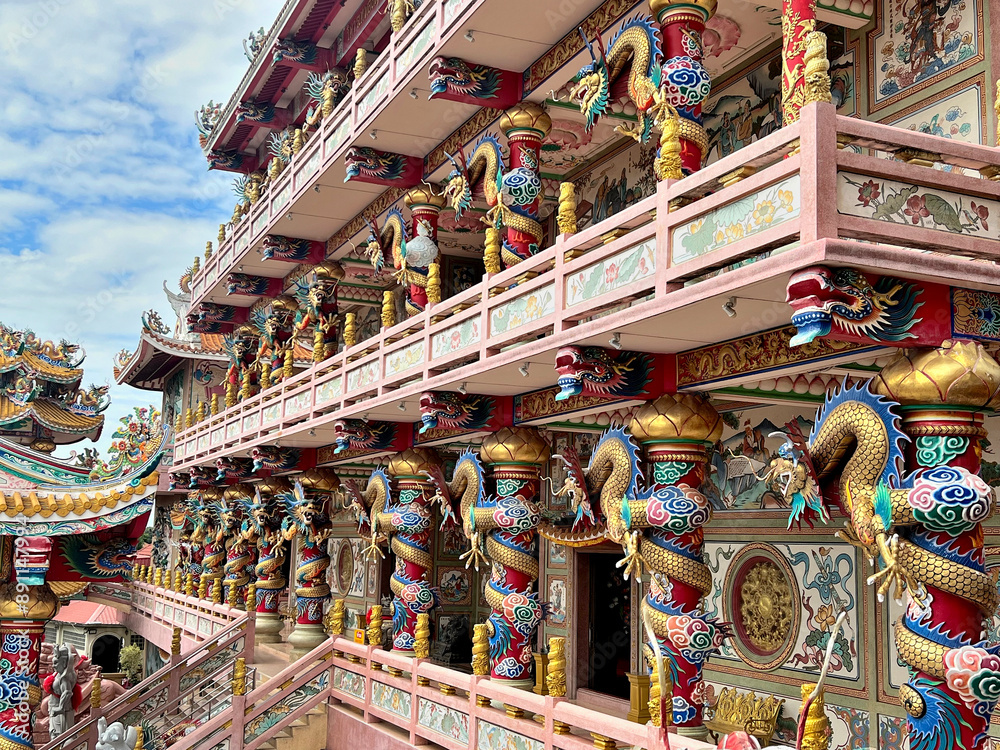 Fototapeta premium Wihan Thep Sathit Phra Kitti Chaloem or Nacha Sa Thai Chue Shrine is the most famous landmark in Chonburi, Thailand
