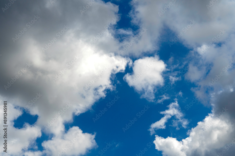 Obraz premium Blue Sky Background and Cloudly