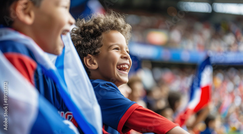 Lachendes Kind mit Frankreich Trikot im Fussbal Stadion photo