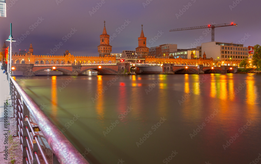 Fototapeta premium Old Berlin Oberbaum Bridge over the Spree River at sunset.