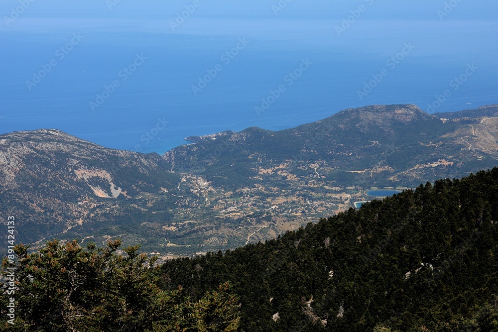 Fototapeta premium Beautiful view of the coast from a mountain top in Kefalonia, Greece