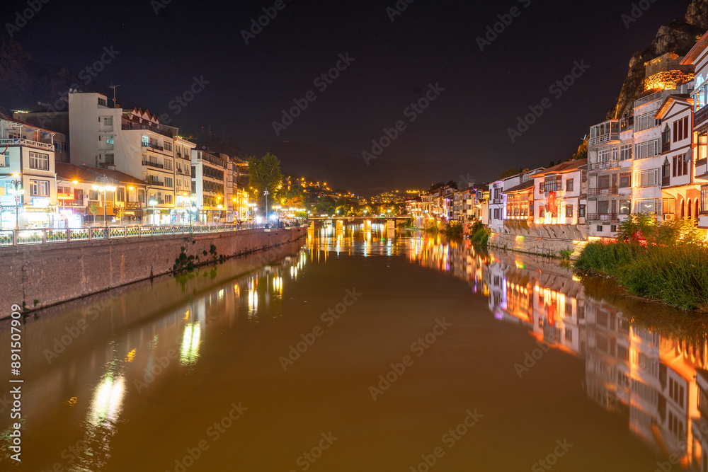 Obraz premium A beautiful combination of darkness and light in Amasya, Turkey