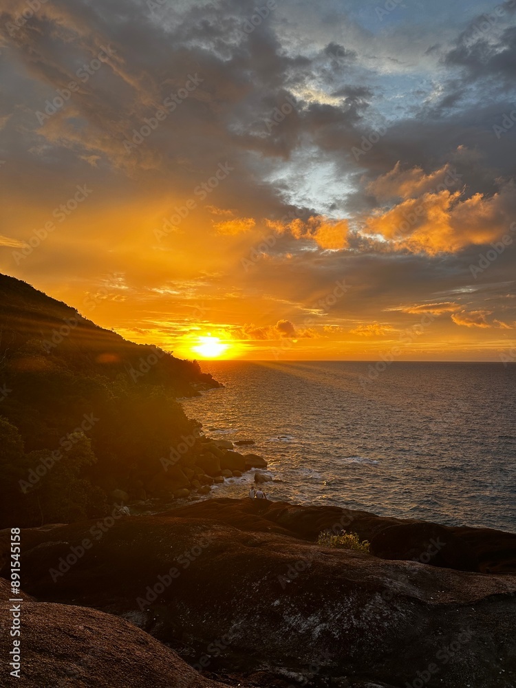 Obraz premium sunset over the sea
