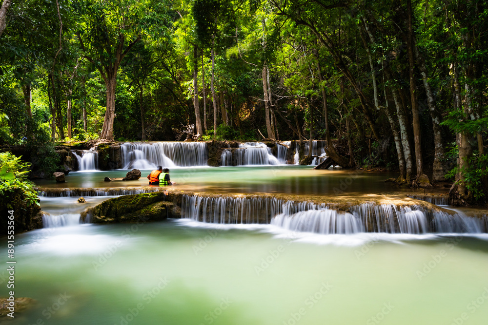 Naklejka premium Huai Mae Khamin Waterfall (2nd floor)