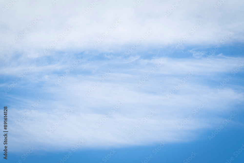 Ciel avec des nuages en mouvement - Arrière plan design avec espace libre