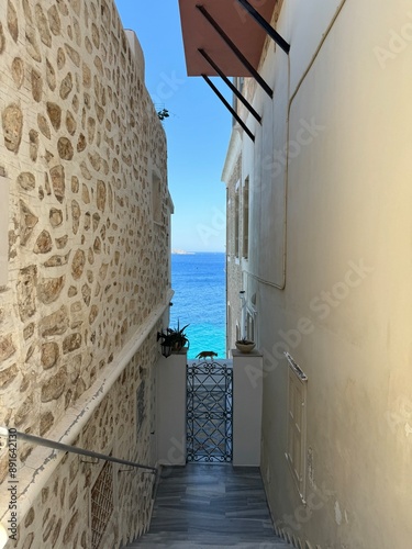Fototapeta Naklejka Na Ścianę i Meble -  Narrow street on a Greek Island 