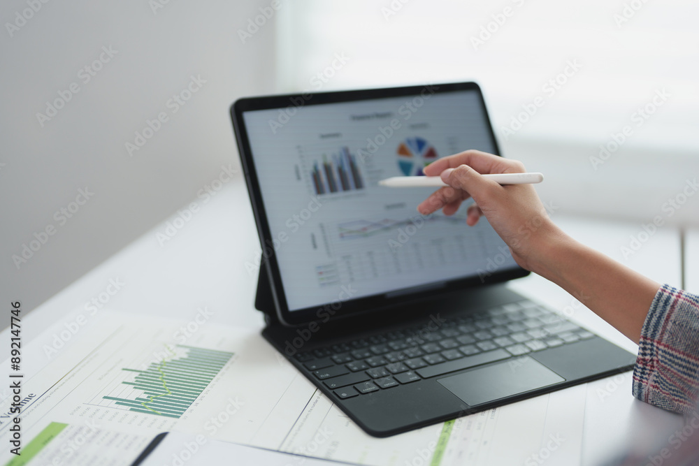 Asian businesswoman. Online freelancer. Confident investor working at laptop computer, PC. and points to a graph showing financial growth E-commerce management, real estate. Asian businesswoman. Online freelancer. Confident investor working at laptop computer, PC. and points to a graph showing financial growth E-commerce management, real estate.