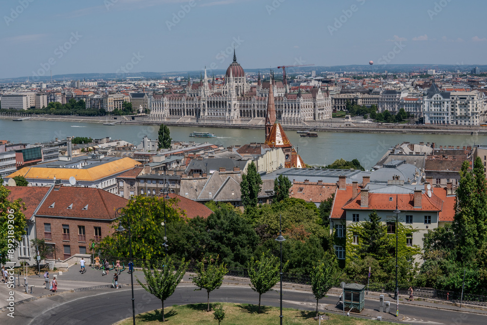 Widok na panoramę Budapesztu w kierunku parlamentu