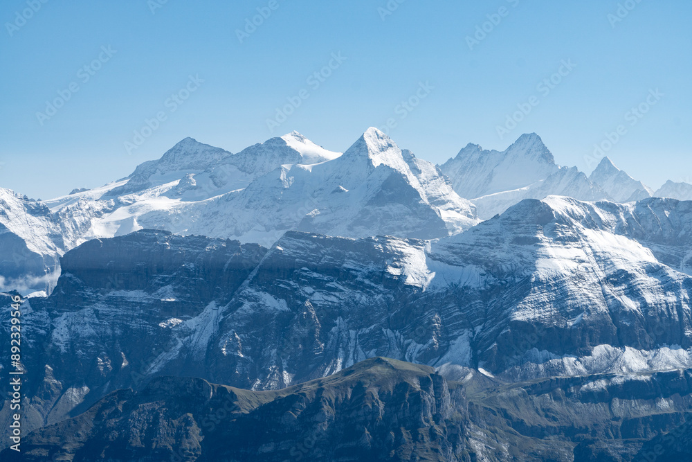Obraz premium mountain range in swiss alps in the berner oberland