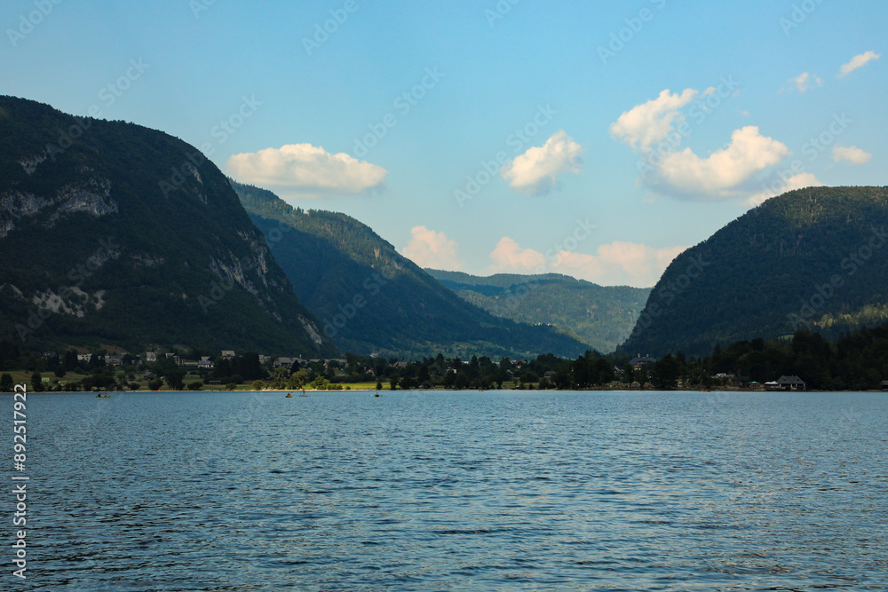 Obraz premium Landscape of mountain lake Bohinj in Slovenia in sunny weather in summer