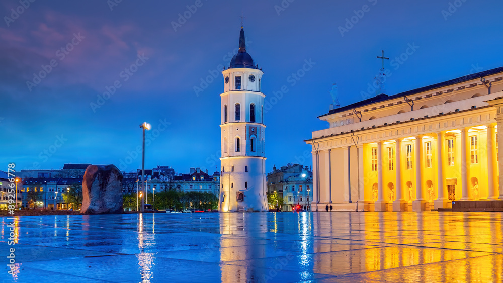 Naklejka premium Bell Tower of Vilnius Cathedral with downtown Vilnius city skyline, cityscape of Lithuania