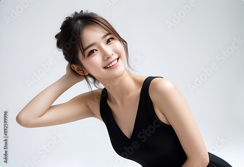 Beauty portrait of a beautiful young woman with glowing skin. Beautiful real face, beauty image. 輝く肌を持つ美しい若い女性の美容ポートレート。美しい素顔、美容イメージ。 