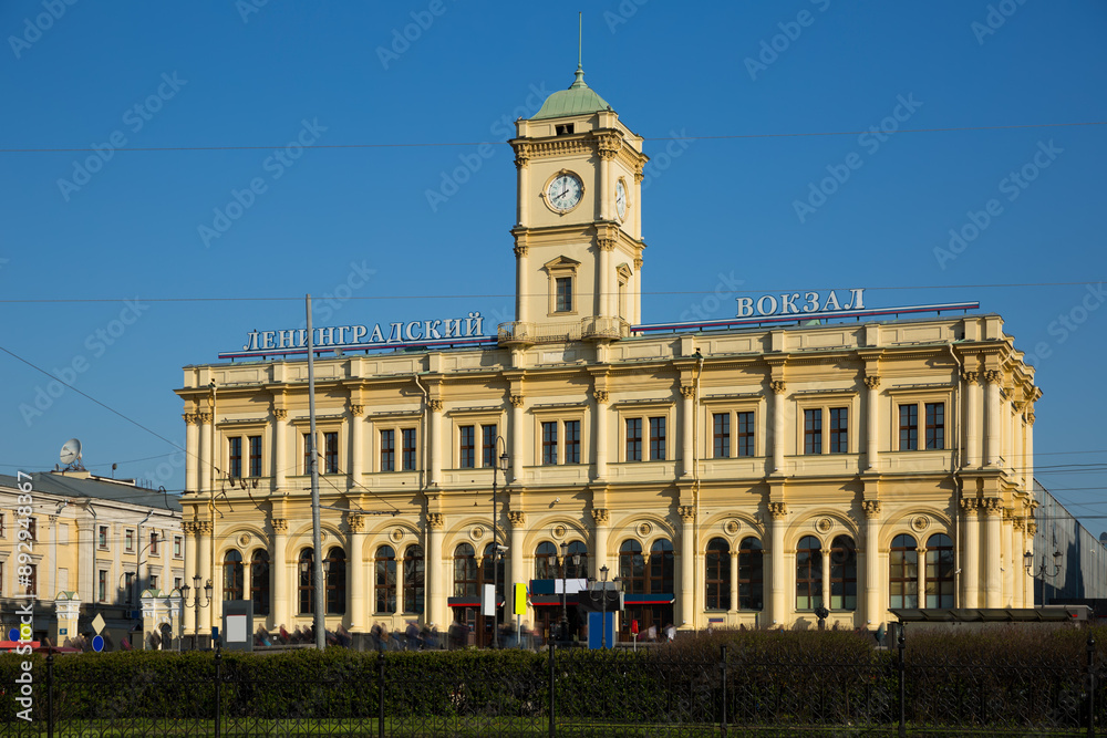 Fototapeta premium View from Komsomolskaya Square of oldest Moscow Leningradsky railway terminal. Large letters on facade - inscription Leningradsky railway station.
