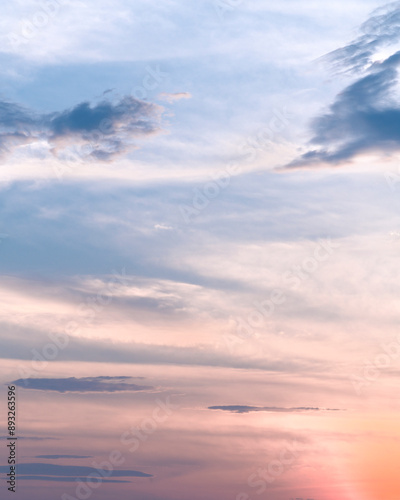 夕焼けに染まる雲
