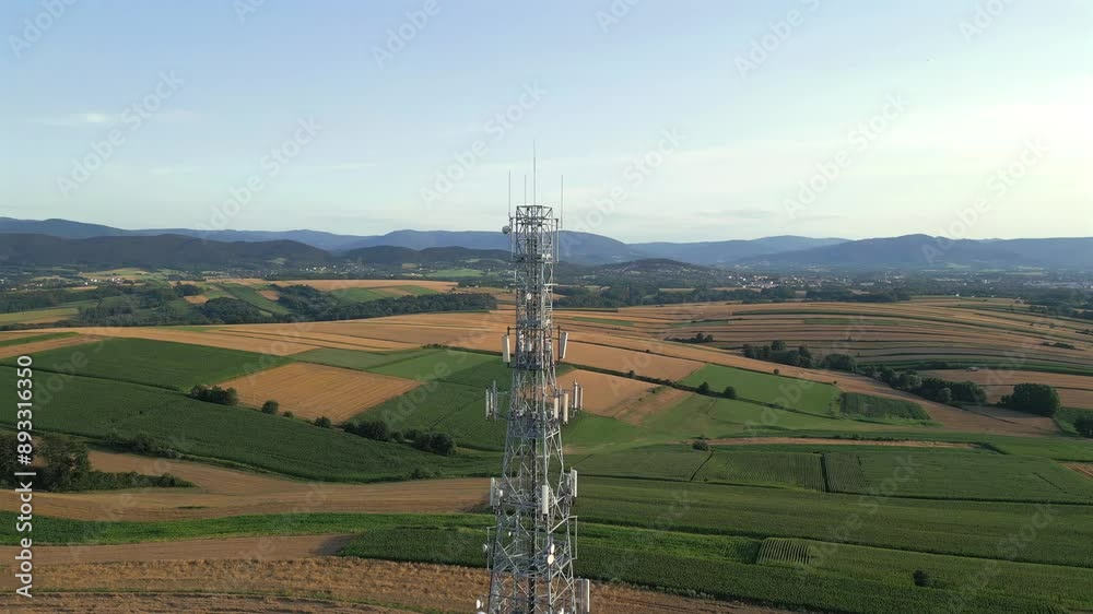  Maszt 5G, 4G telefonii komórkowej - ujęcia z powietrza, antena, nadajnik 