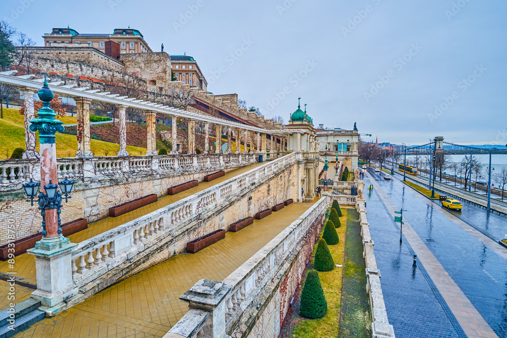 Naklejka premium Danube and Chain Bridge from Buda Castle Garden Bazaar, Budapest, Hungary
