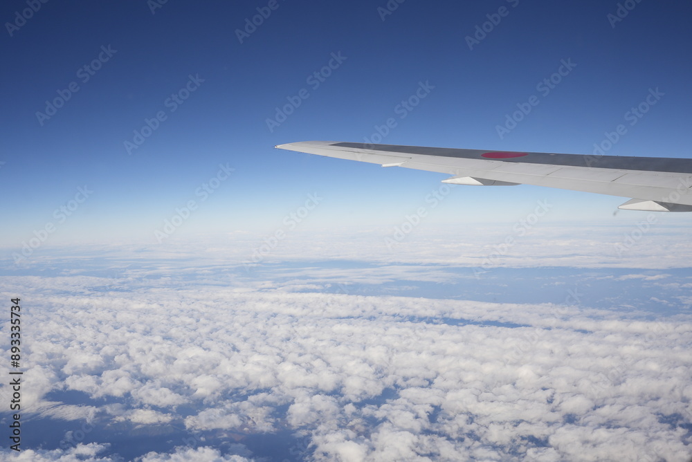空 空