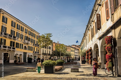 Obraz na płótnie brescia, italien - shoppingmeile in der altstadt w salonie