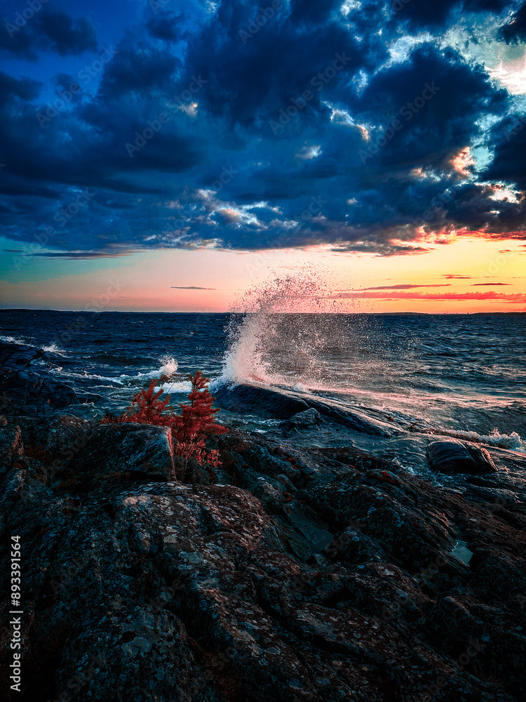 Naklejka premium Splashing wave on the lake Melaren in the night.
