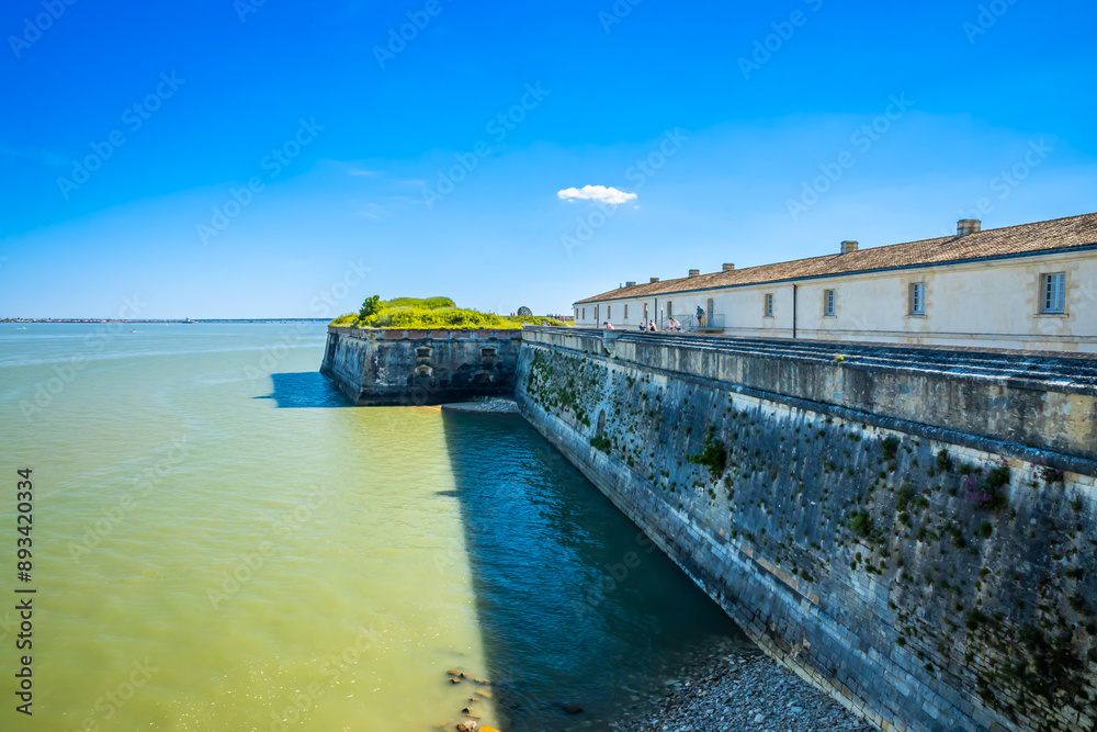 Obraz premium Fortified wall and ramparts of the citadel of Le Chateau d'Oleron, France