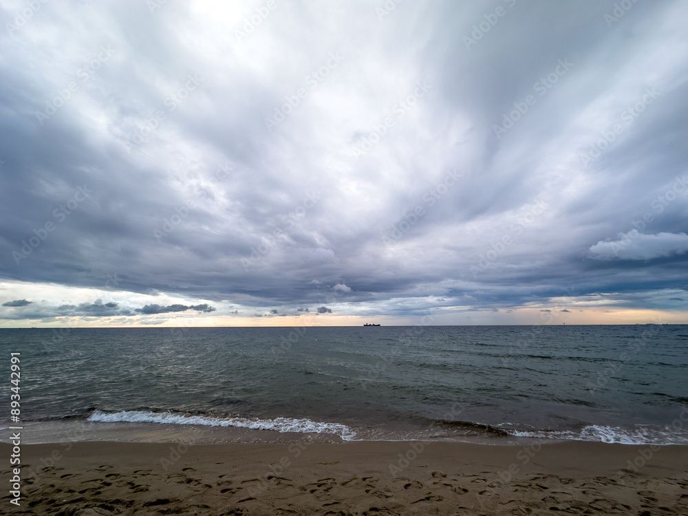 burzowe chmury nad plażą na Helu, Polska burzowe chmury nad plażą na Helu, Polska