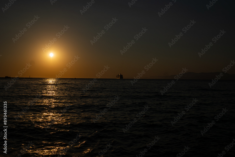 Fototapeta premium sunset over the sea