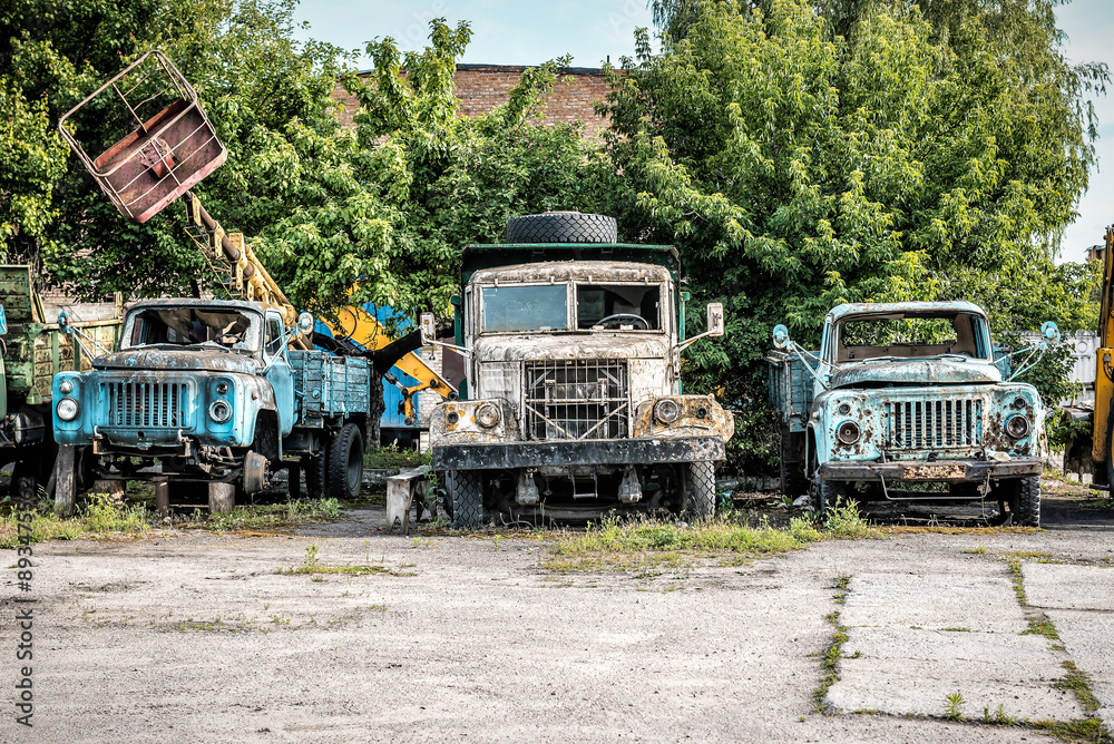 Naklejka premium Wreck of old rusty abandoned trucks