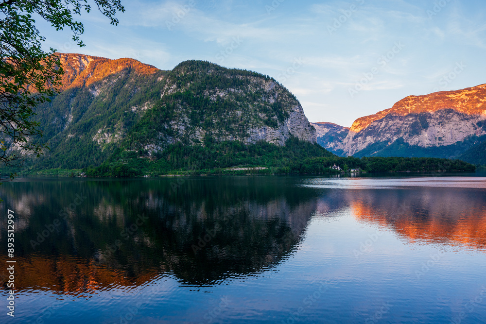 Naklejka premium Panoramic view of Lake Hallstatt in Austria.