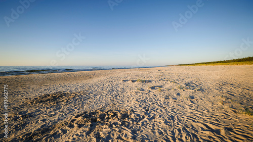 Obraz na płótnie A wonderful wide, fine sand beach in the afternoon sun. Baltic Sea, Slajszewo, Poland w salonie