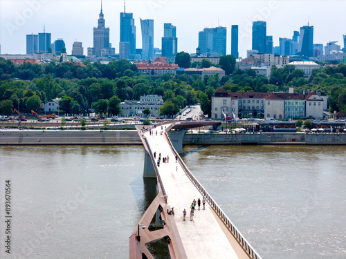 Warszawa, panorama miasta. Kładka pieszo - rowerowa. #893670564