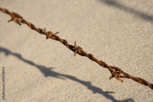Stacheldraht am Strand in Holland, Nordsee