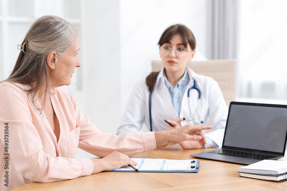 Lung disease. Patient having doctor appointment in clinic Lung disease. Patient having doctor appointment in clinic