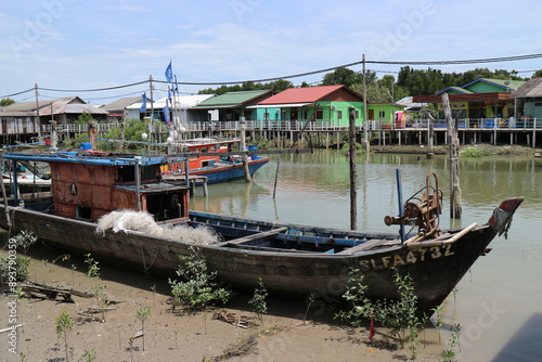 Wallpaper Mural ケタム島の水上集落とボート Torontodigital.ca