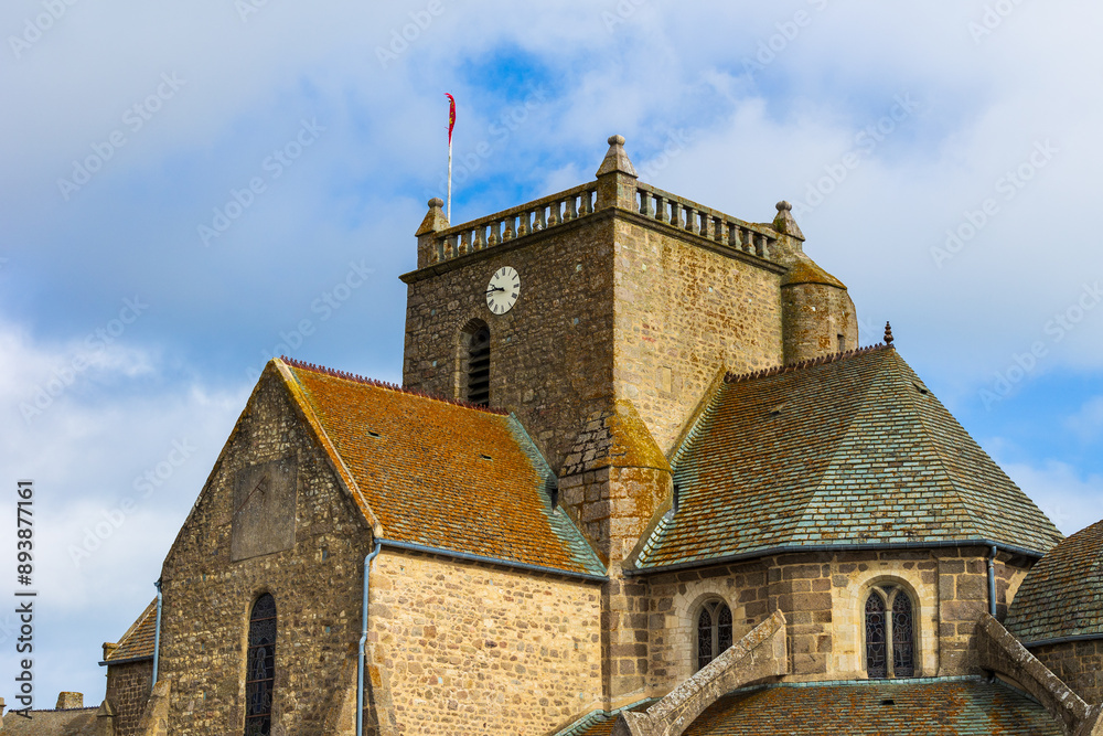 Fototapeta premium Église Saint-Nicolas, au bord de la mer, à Barfleur