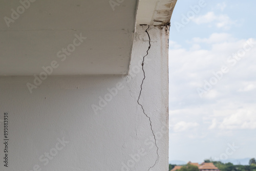 Fototapeta High-rise building structure wall cracks due to non-standard construction and earthquakes, causing structural problems and cracks in the walls, and waiting for an engineer's inspection to fix it