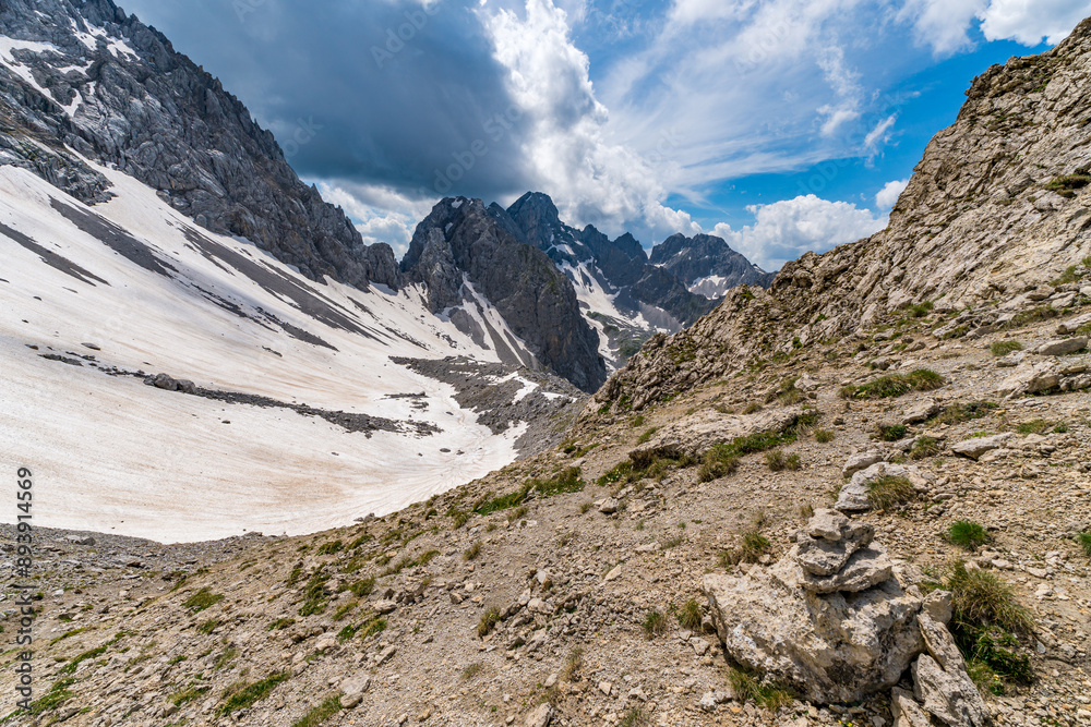 Panoramic mountain tour in Ehrwald via the Tajatorl to the Drachensee and Seebensee lakes Panoramic mountain tour in Ehrwald via the Tajatorl to the Drachensee and Seebensee lakes