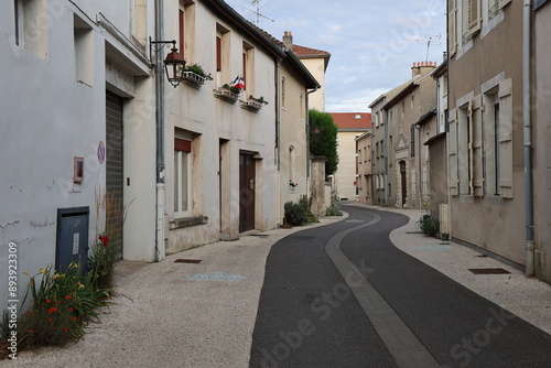 Rue typique, ville de Toul, département de Meurthe et Moselle, France photo