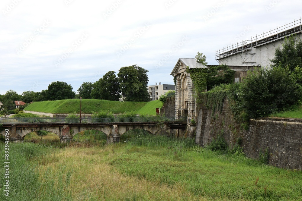 Vieille porte de ville, ville de Toul, département de Meurthe et Moselle, France Vieille porte de ville, ville de Toul, département de Meurthe et Moselle, France